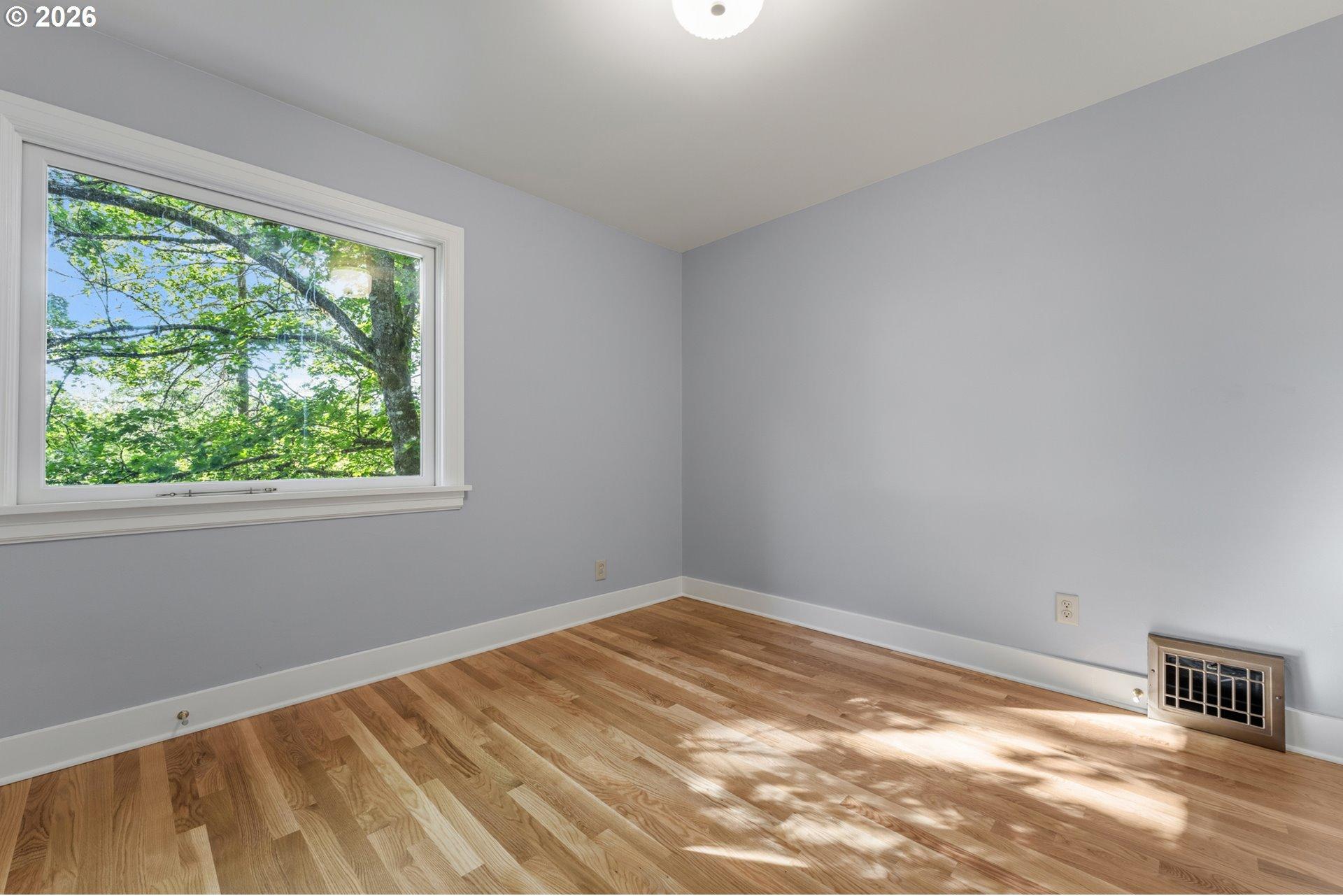 3148 Southwest Fairview Boulevard Portland, OR 97205 - Photo 29 of 45 Bedroom
