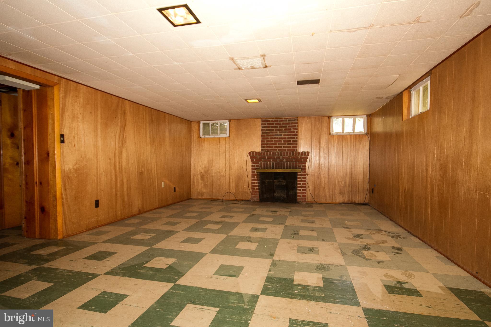 8120 Pleasant Plains Road Towson, MD 21286 - Photo 21 of 28 Family Room