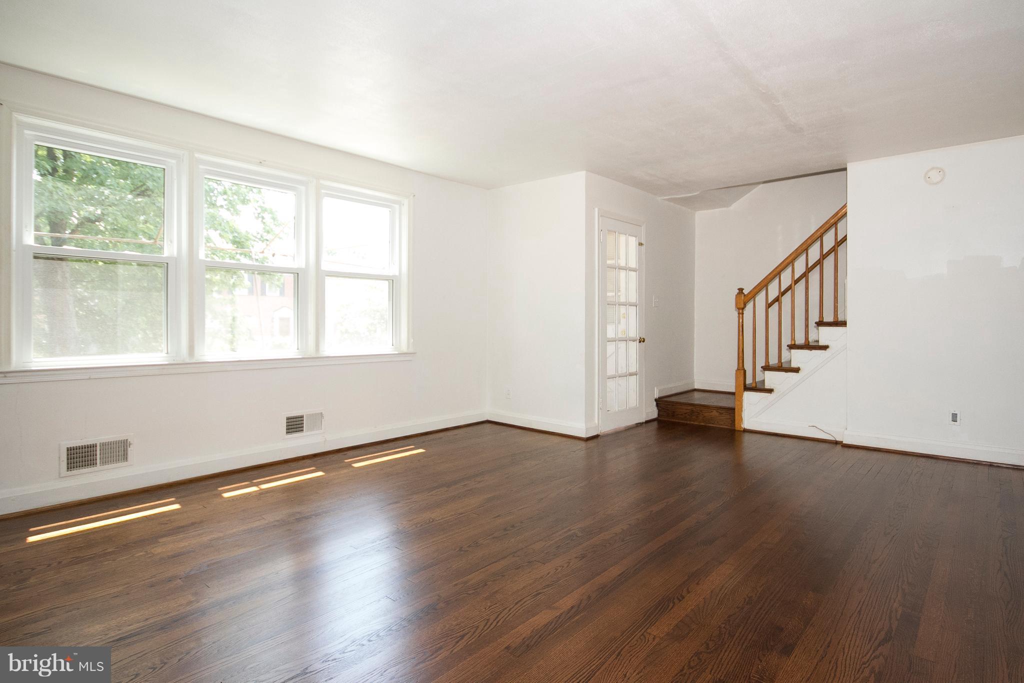 8120 Pleasant Plains Road Towson, MD 21286 - Photo 4 of 28 Living Room