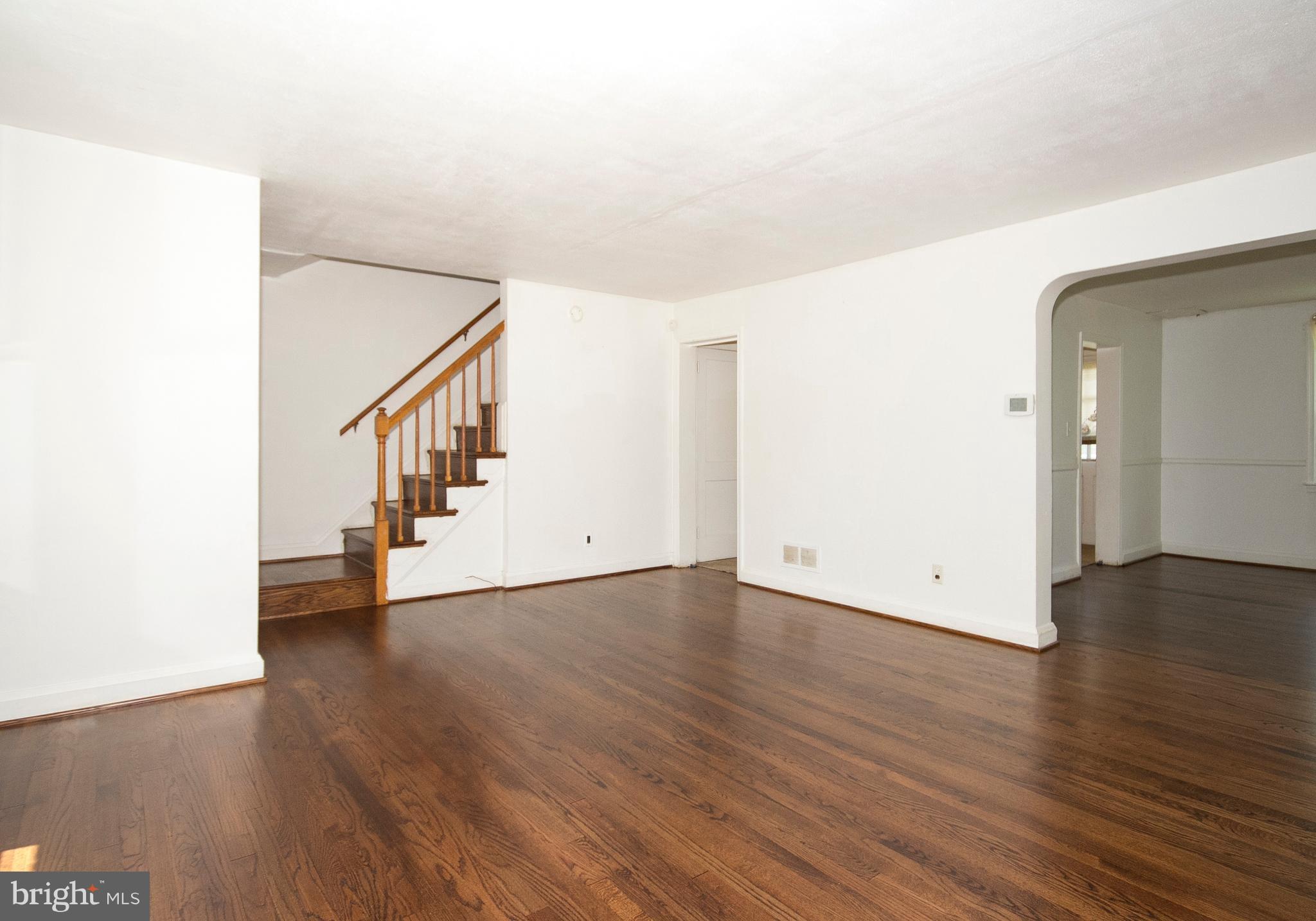 8120 Pleasant Plains Road Towson, MD 21286 - Photo 5 of 28 Living Room