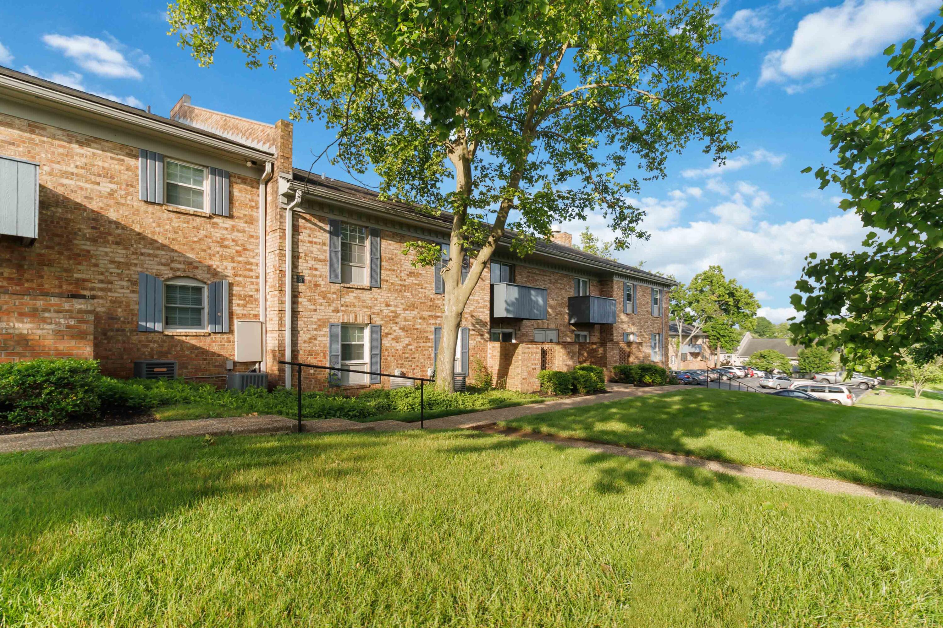 1060 Armstrong Mill Road Lexington, KY 40517 - Photo 4 of 41 004