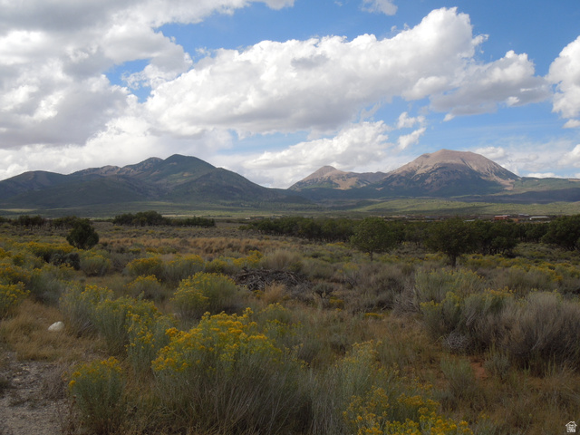 33 East Spring Draw Drive, Unit 2 La Sal, UT 84530 - Photo 7 of 7 View of mountain backdrop