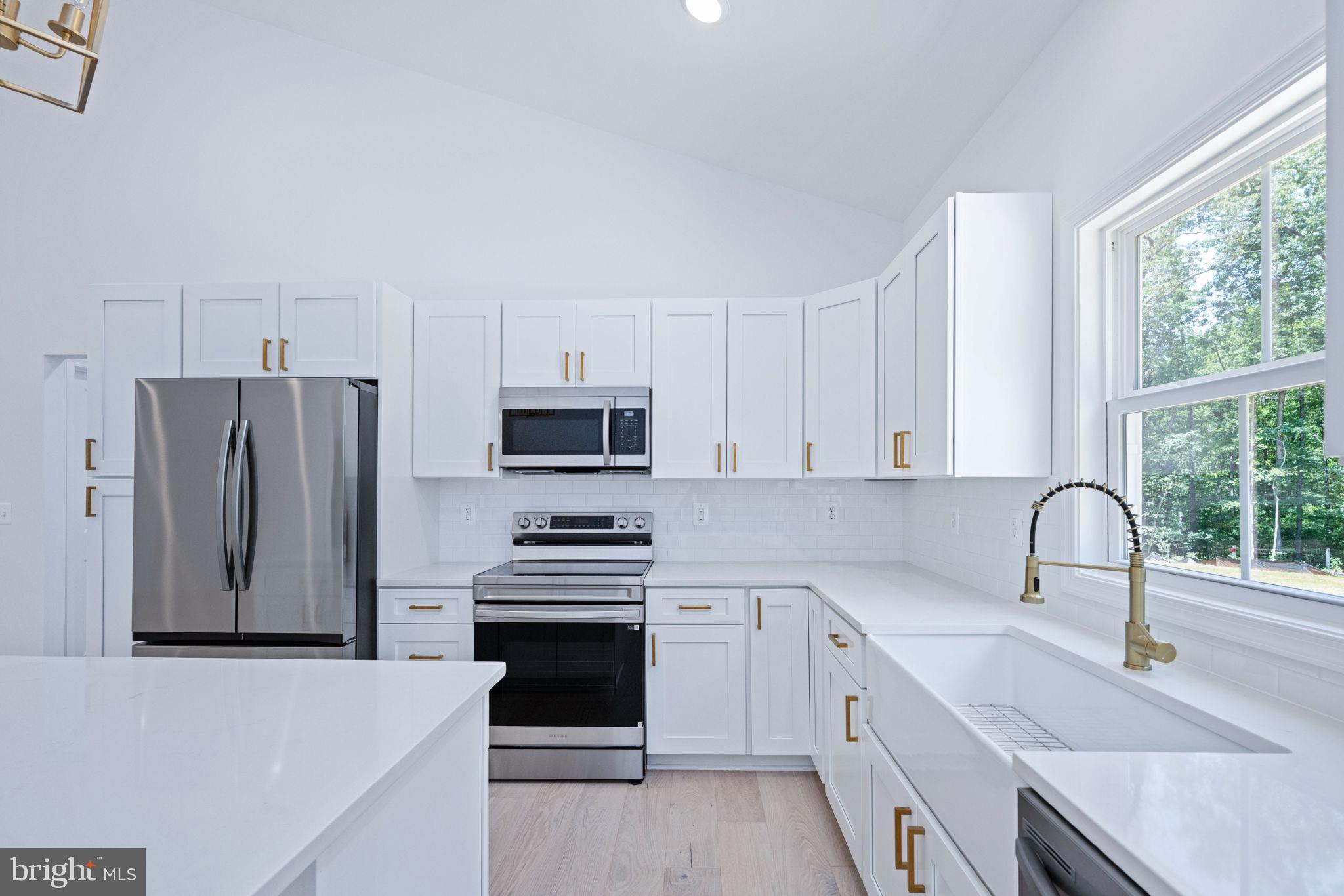 Hunters Ridge Lane Unionville, VA 22567 - Photo 7 of 33 a kitchen with stainless steel appliances a refrigerator sink and cabinets