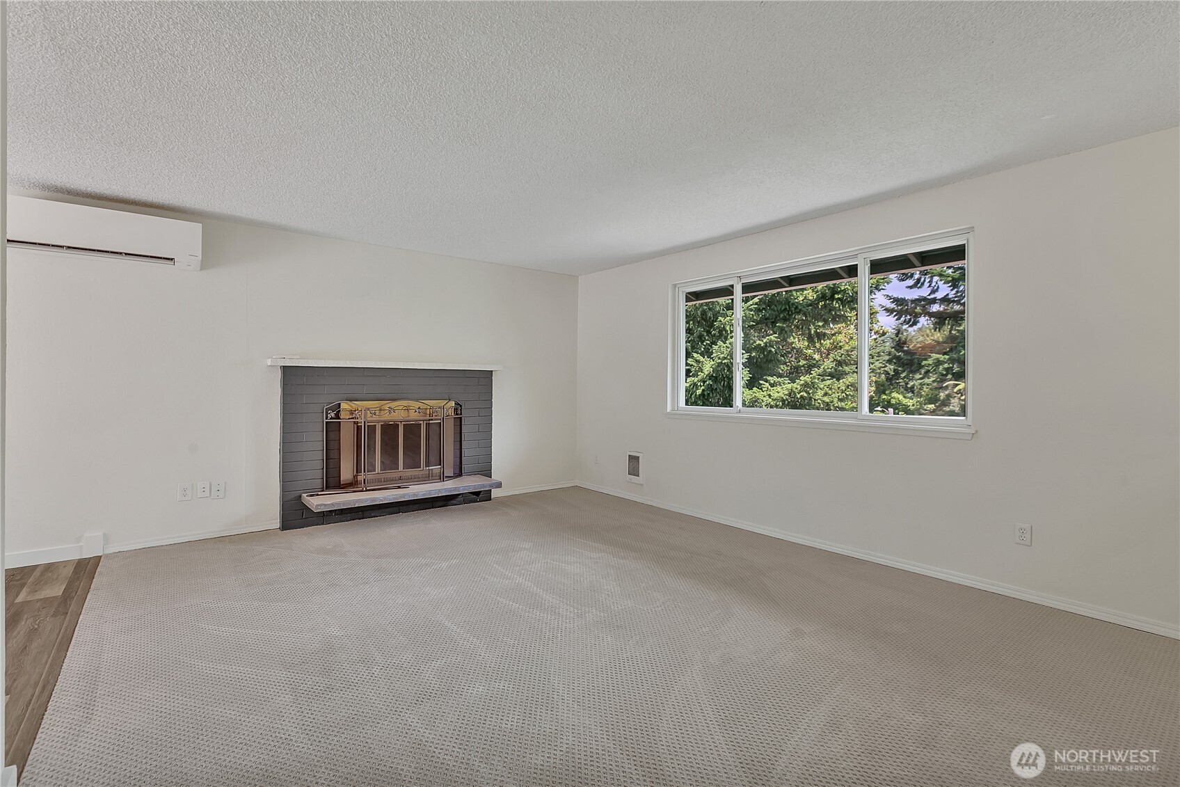 46 Ira Light Street Steilacoom, WA 98388 - Photo 8 of 35 an empty room with a window