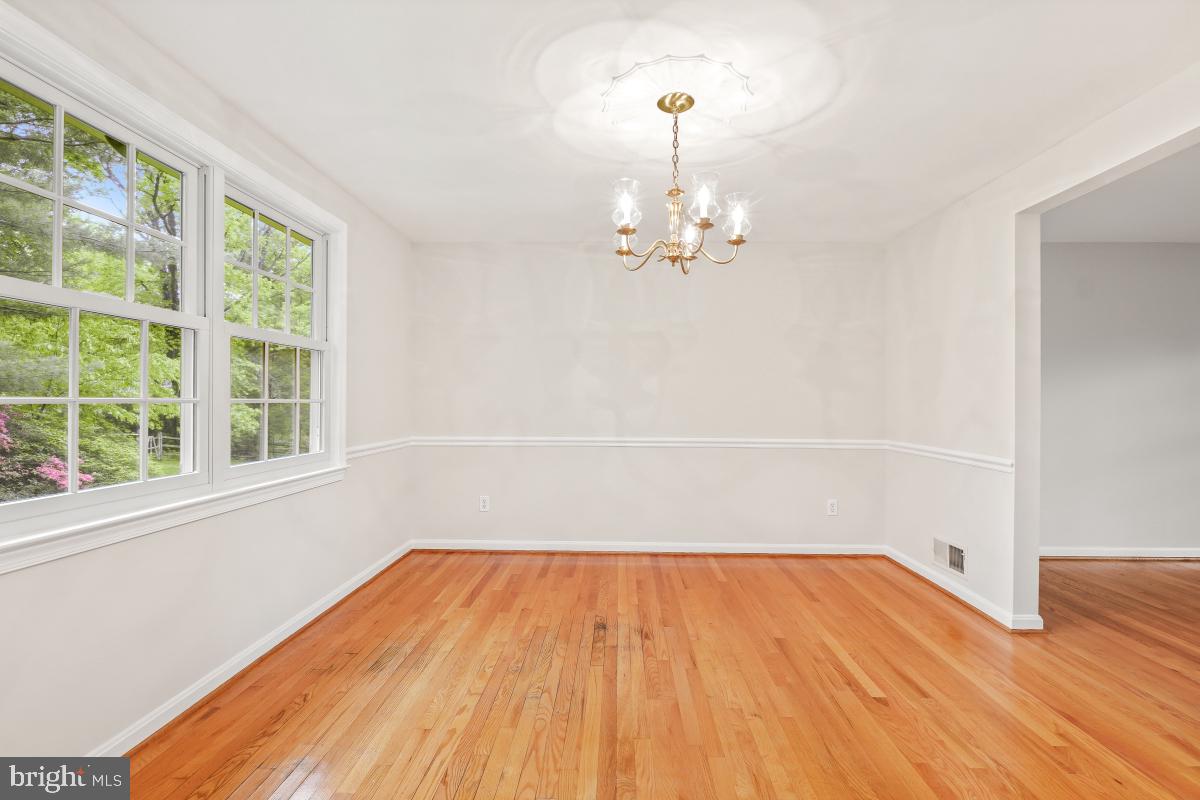 10620 Seneca Ridge Drive Gaithersburg, MD 20886 - Photo 13 of 53 Dining Room