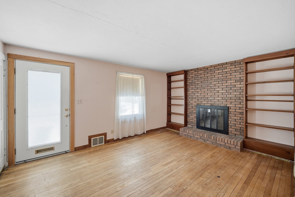 163 Powell Avenue Springfield, MA 01118 - Photo 11 of 26