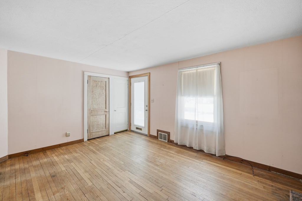 163 Powell Avenue Springfield, MA 01118 - Photo 12 of 26