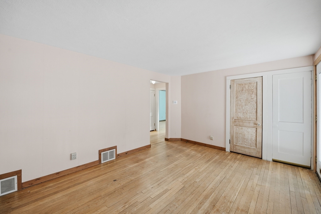 163 Powell Avenue Springfield, MA 01118 - Photo 13 of 26