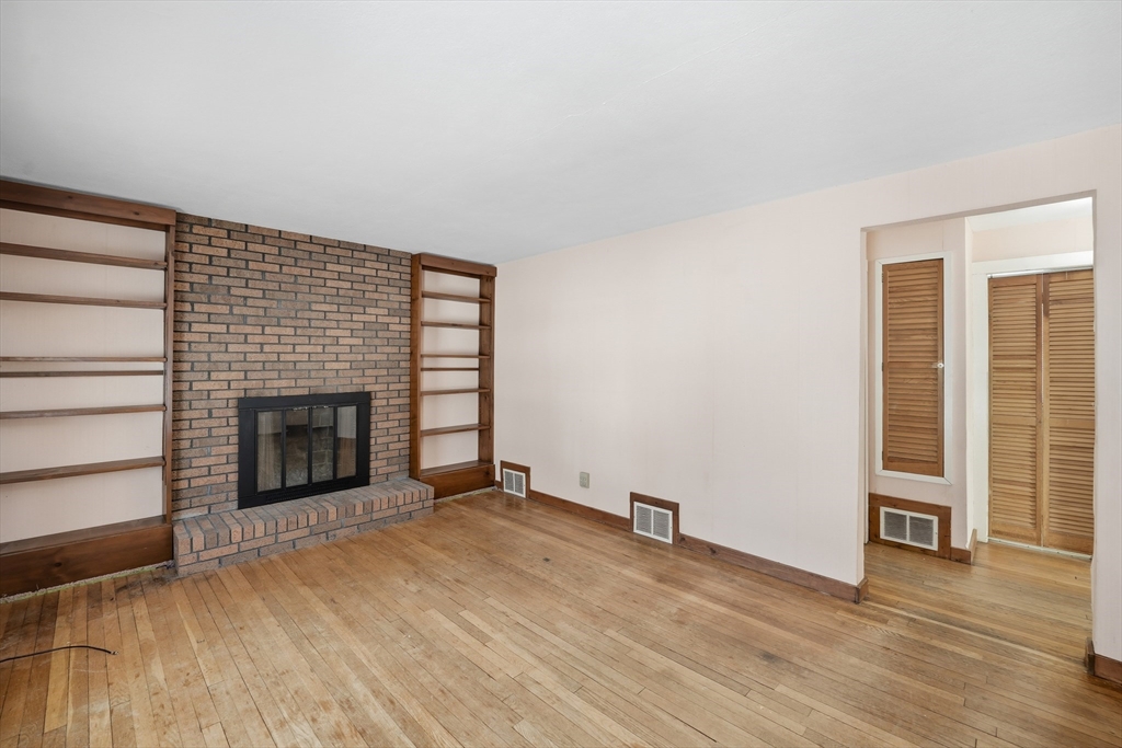 163 Powell Avenue Springfield, MA 01118 - Photo 14 of 26