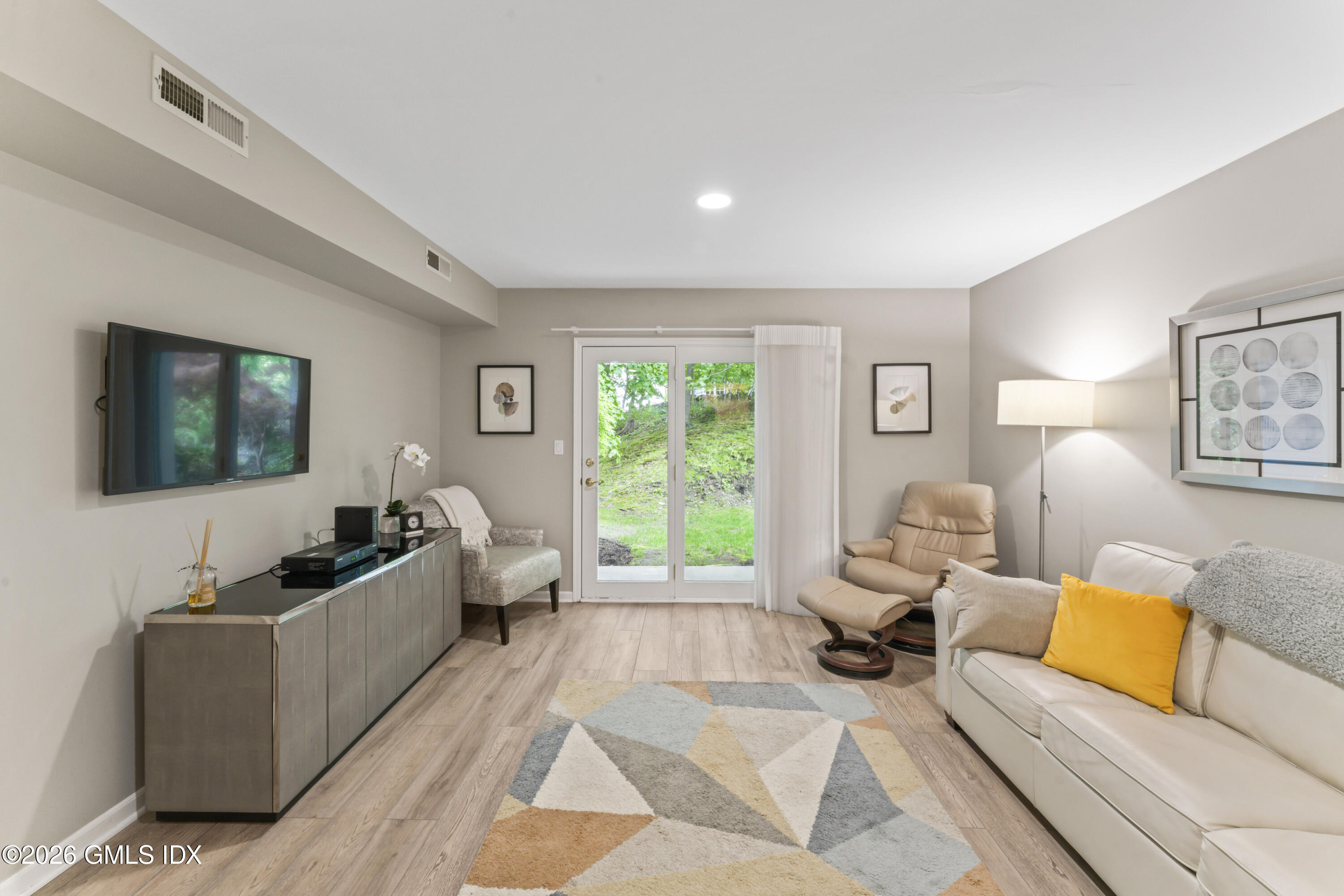 351 Pemberwick Road, Unit 818 Greenwich, CT 06831 - Photo 9 of 31 DSC03804