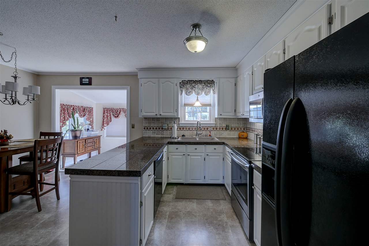 528 South Mammoth Road Manchester, NH 03109 - Photo 14 of 40