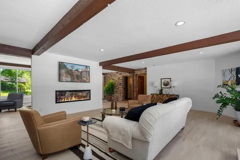 $330,000 | 205 Barry Avenue South, Unit 117, Wayzata, MN 55391