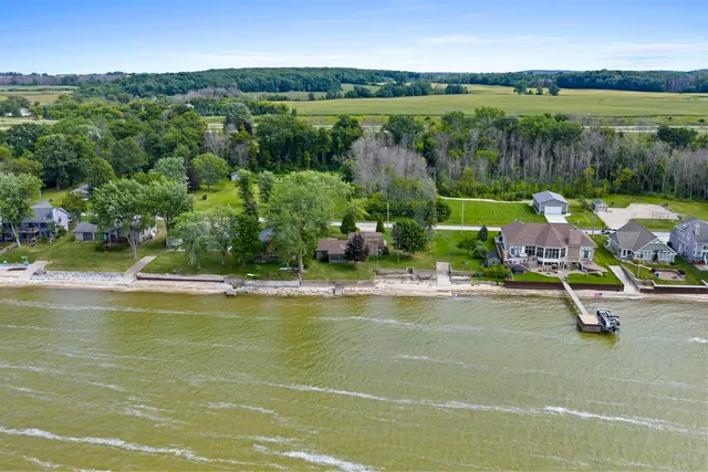 $724,900 | N9613 Bay Shore Lane, Luxemburg, WI 54217
