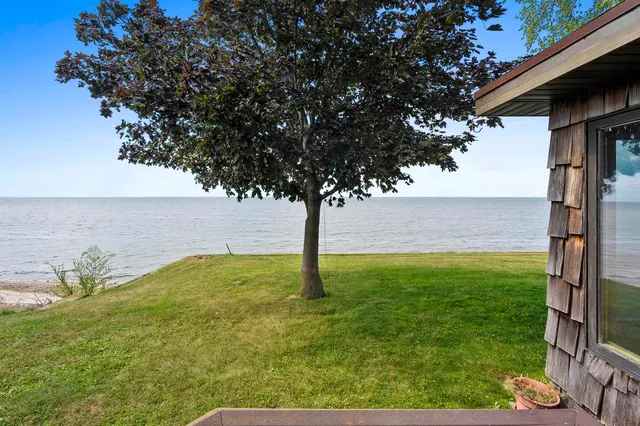 $724,900 | N9613 Bay Shore Lane, Luxemburg, WI 54217