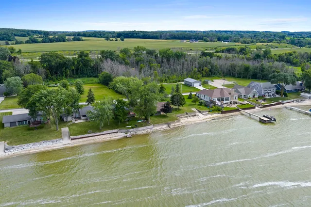 $724,900 | N9613 Bay Shore Lane, Luxemburg, WI 54217