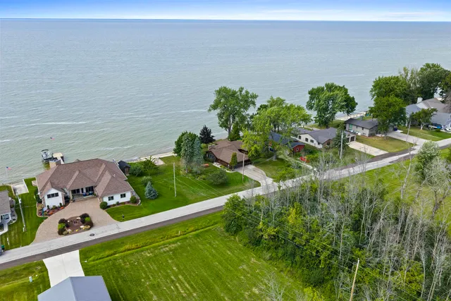 $724,900 | N9613 Bay Shore Lane, Luxemburg, WI 54217
