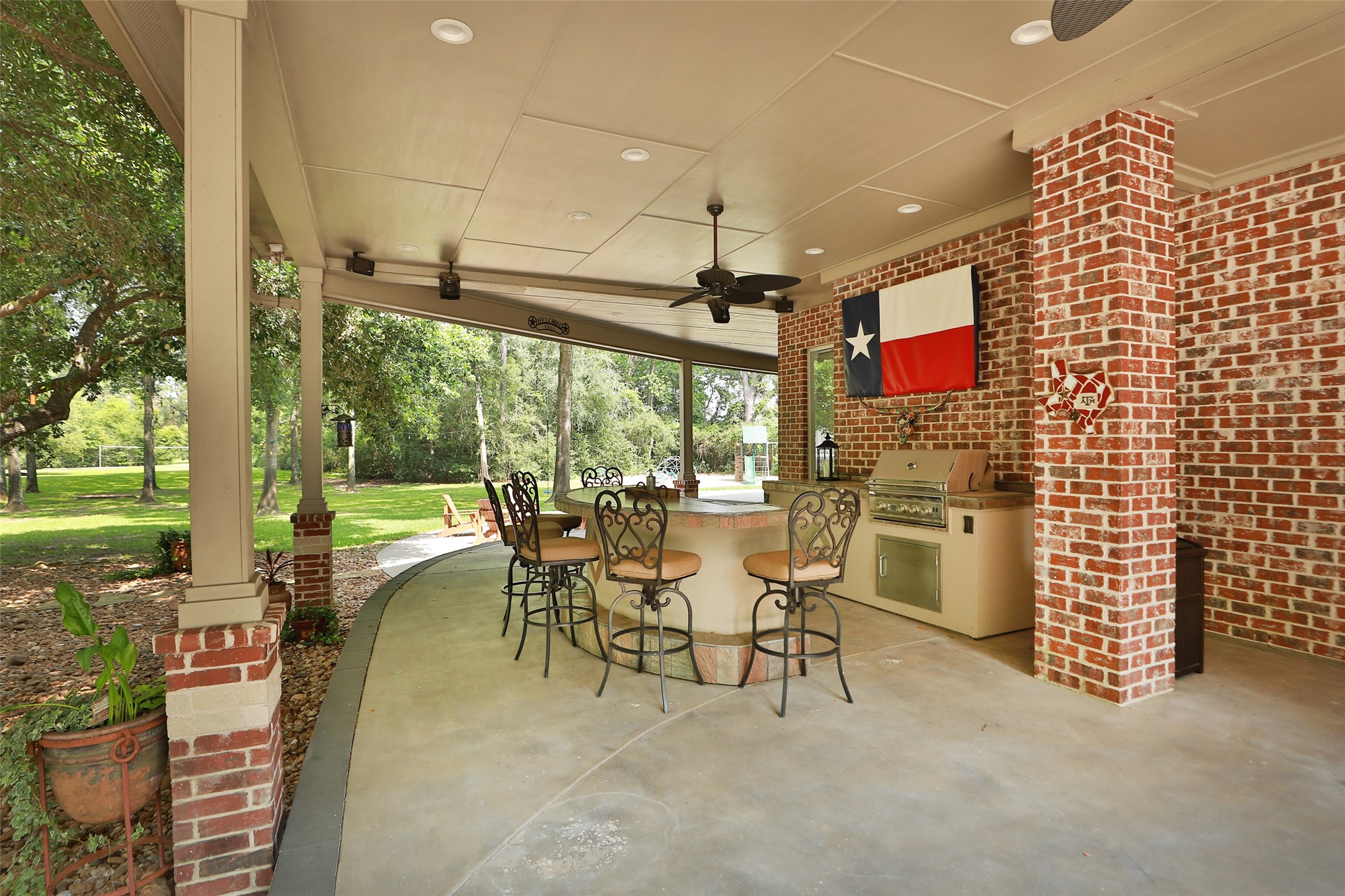 12126 Zion Road Tomball, TX 77375 - Photo 9 of 45 a outdoor space with lots of furniture and plants