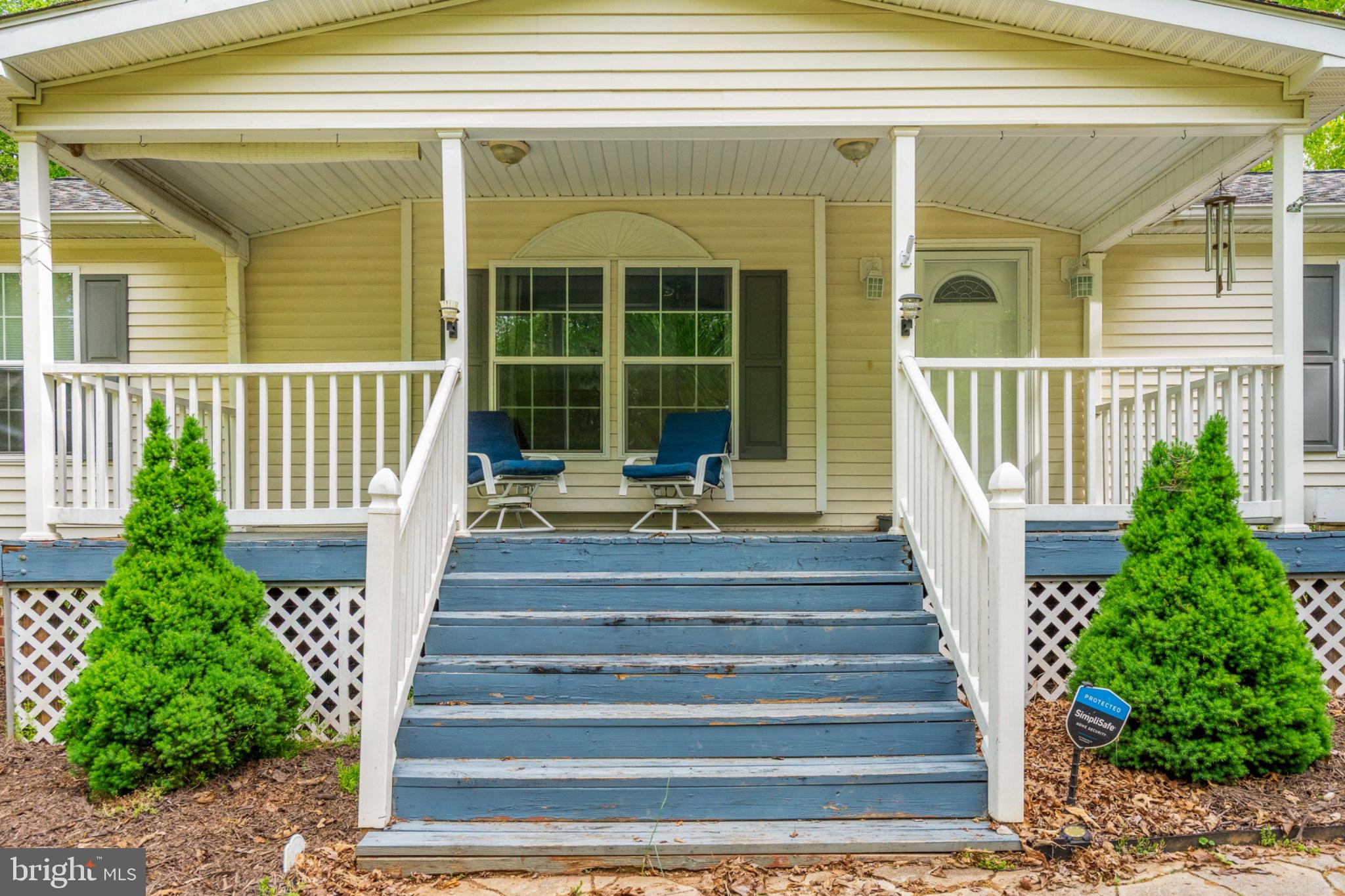 2319 Sizer Road Beaverdam, VA 23015 - Photo 14 of 61 Charming porch with inviting steps.