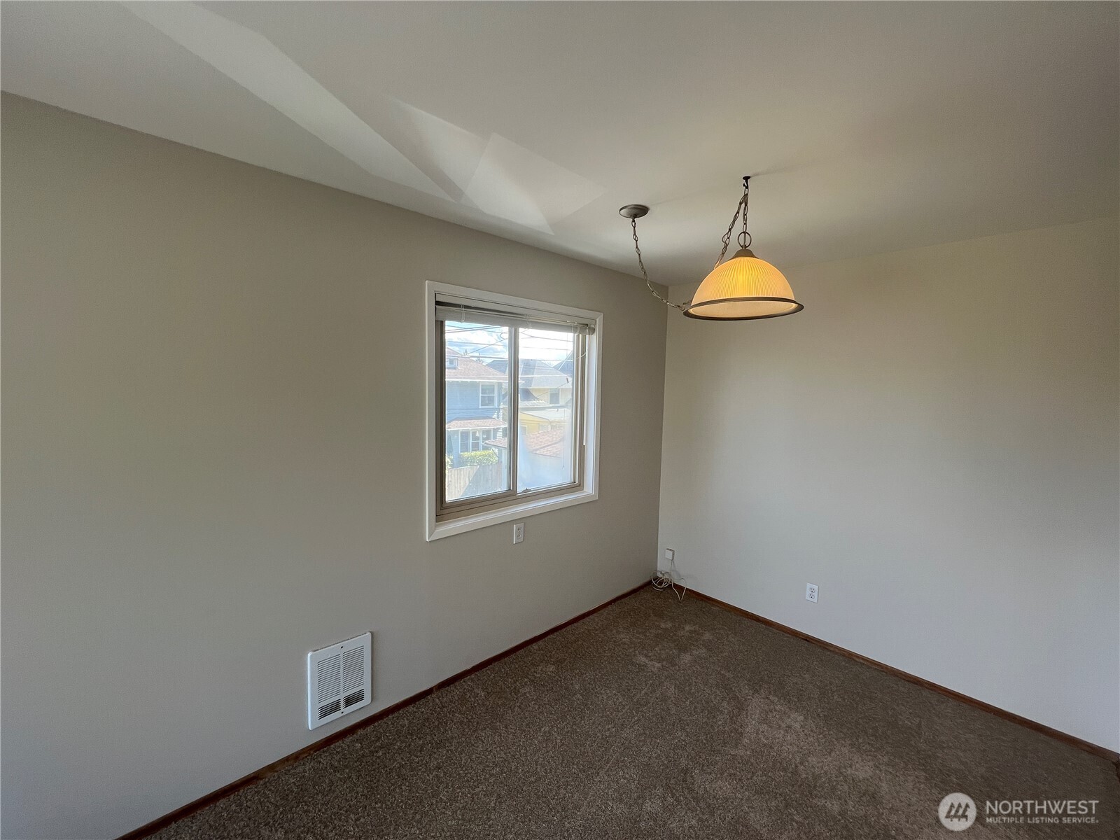 1505 East Galer Street, Unit 3 Seattle, WA 98112 - Photo 7 of 9 an empty room with a window