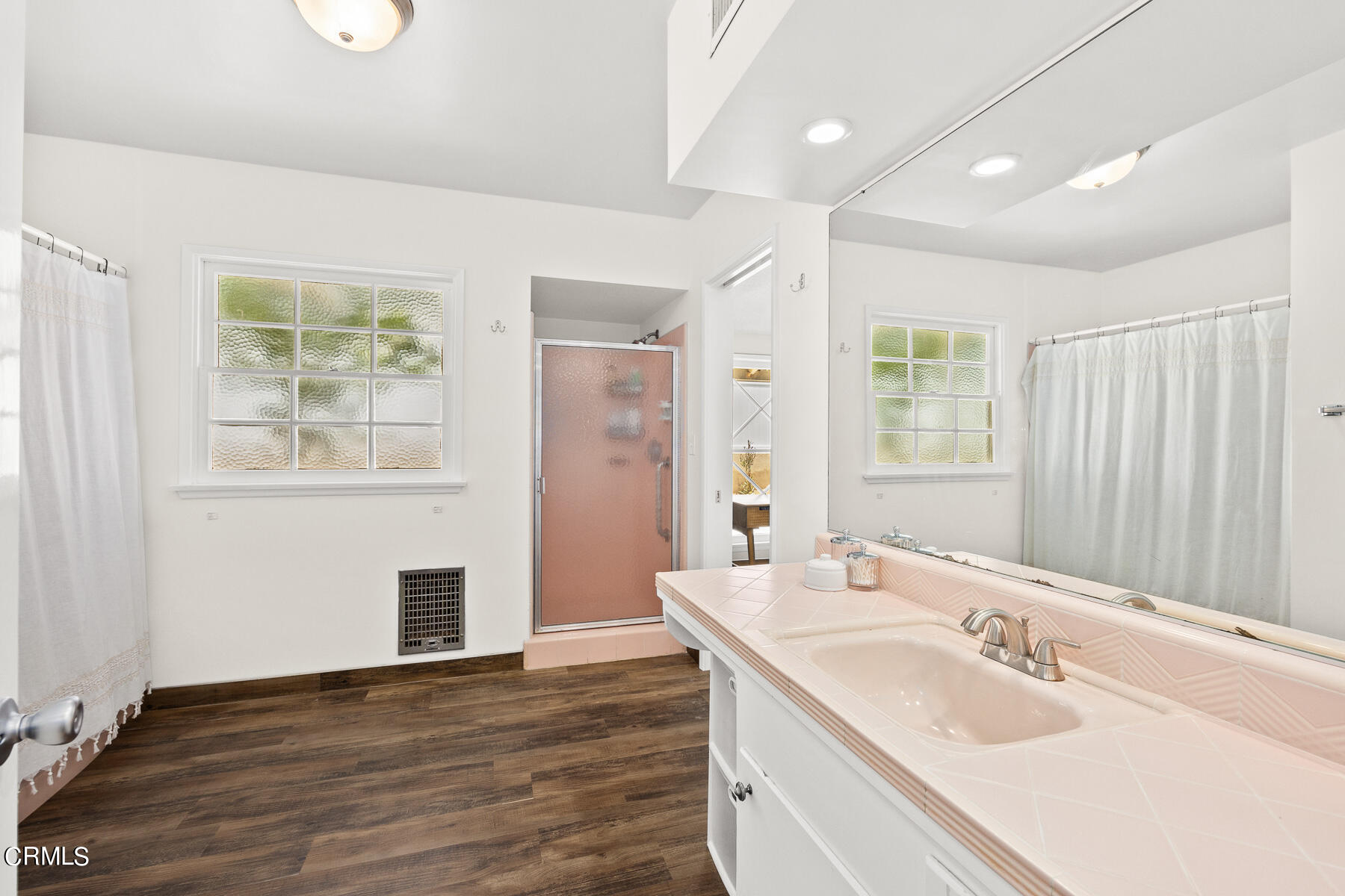 636 Knight Way La Canada Flintridge, CA 91011 - Photo 21 of 44 a bathroom with a sink double vanity and a mirror