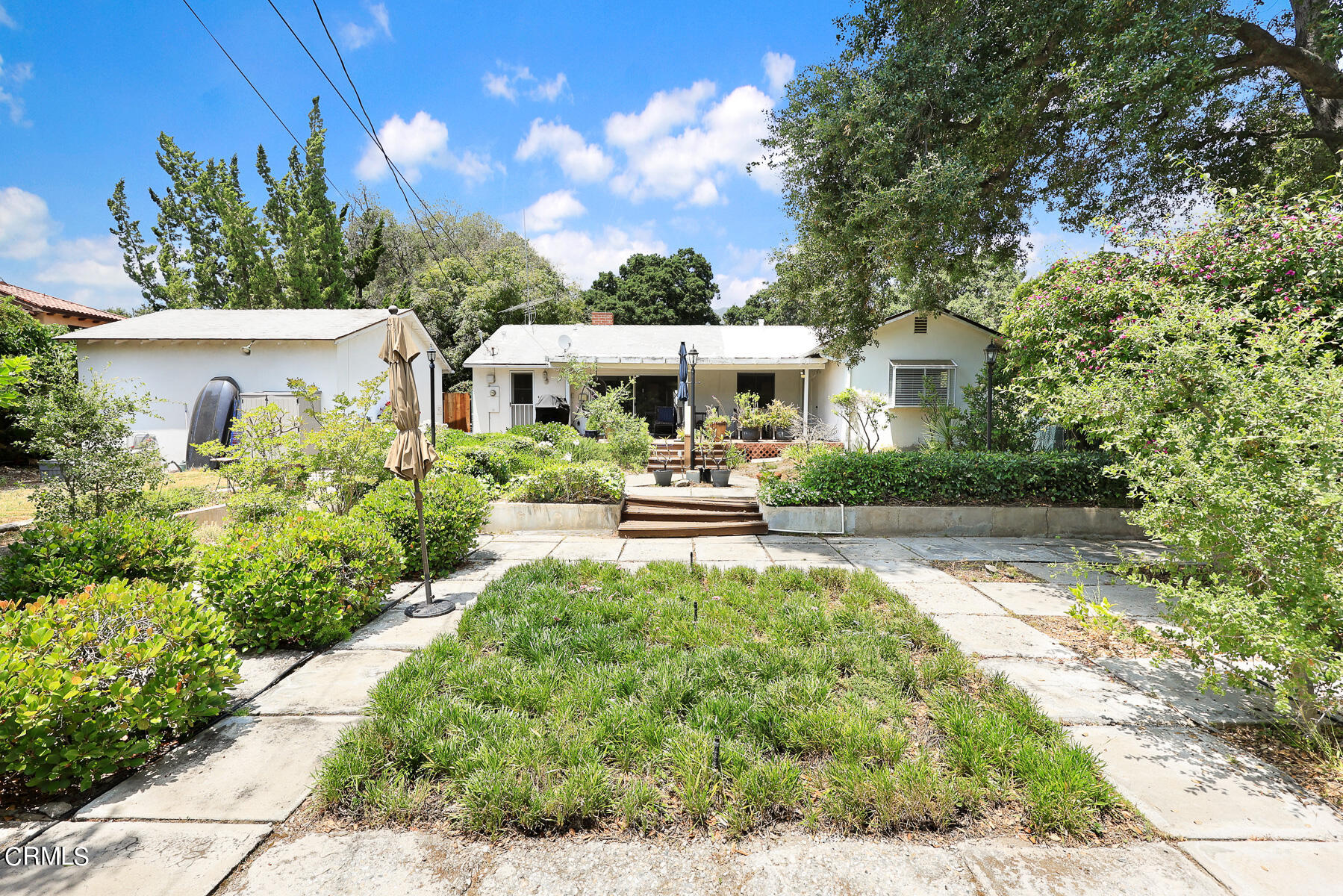 636 Knight Way La Canada Flintridge, CA 91011 - Photo 30 of 44 a front view of a house with garden