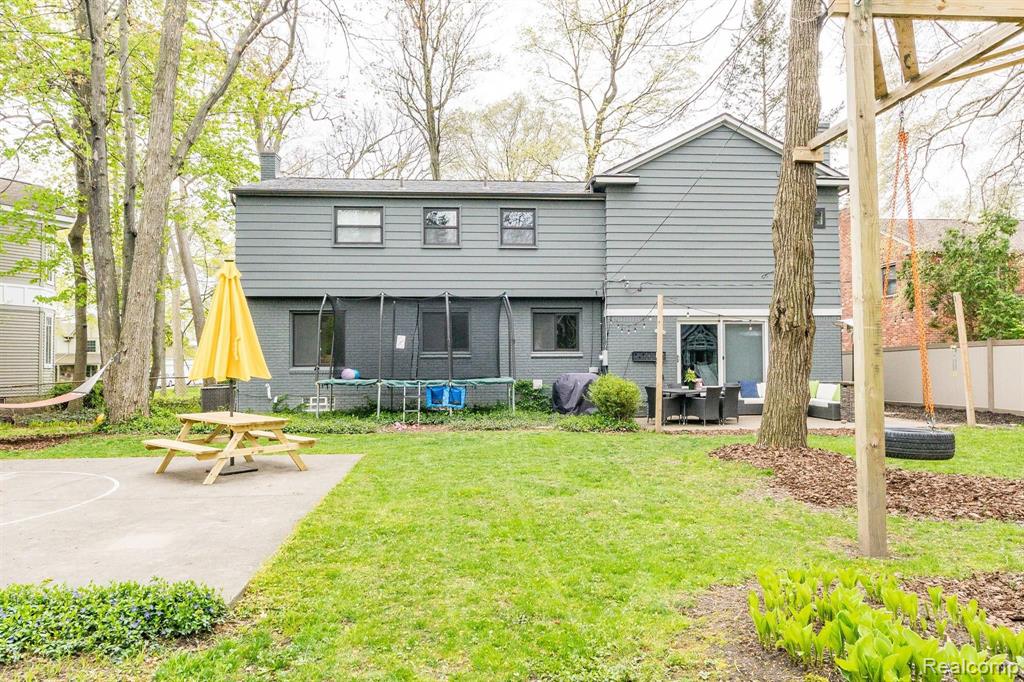 1823 Yorkshire Road Birmingham, MI 48009 - Photo 34 of 35 Gallery Image 34