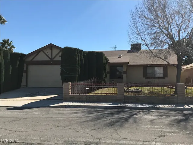 $2,300 | 6271 Cedarwood Avenue, Las Vegas, NV 89103