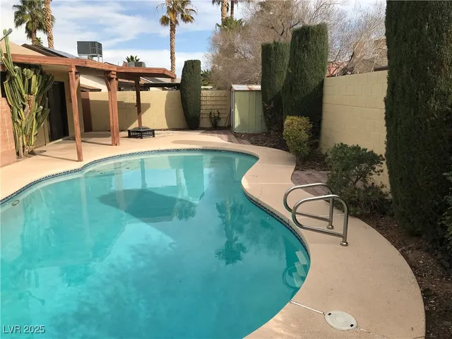 $2,300 | 6271 Cedarwood Avenue, Las Vegas, NV 89103