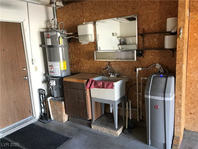 $2,300 | 6271 Cedarwood Avenue, Las Vegas, NV 89103