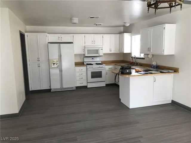 $2,300 | 6271 Cedarwood Avenue, Las Vegas, NV 89103