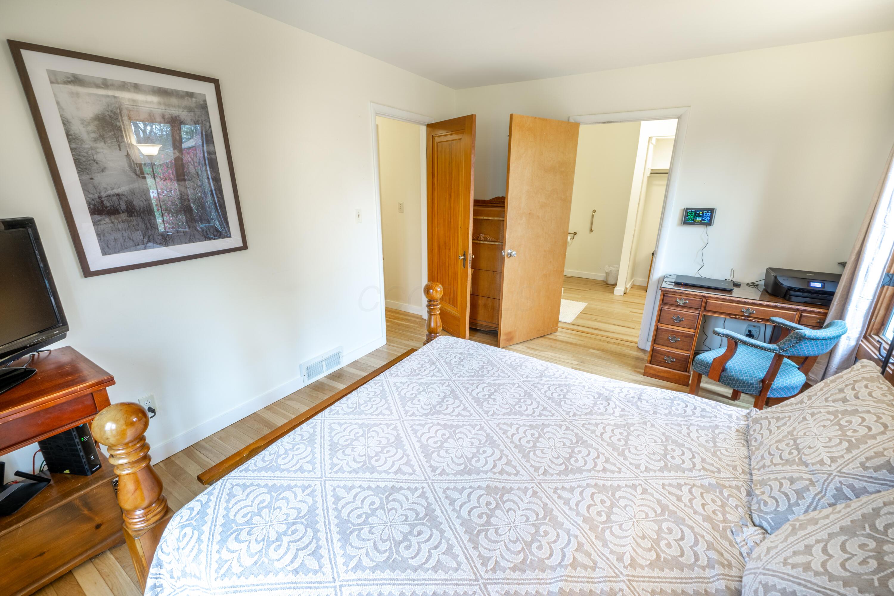 6614 Merwin Road Columbus, OH 43235 - Photo 26 of 46 Private primary suite is at the end of the hallway!