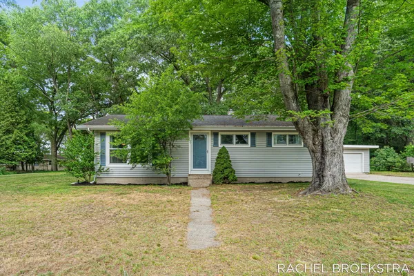 $299,000 | 15703 Vineyard Street, Spring Lake, MI 49456