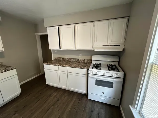 $999 | 1020 East Kansas Street, Peoria, IL 61603
