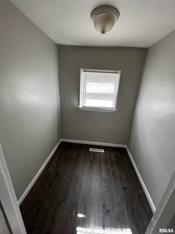 $999 | 1020 East Kansas Street, Peoria, IL 61603