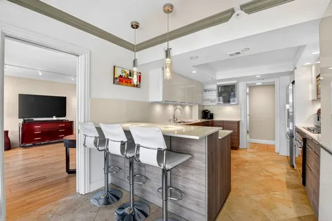 $1,395,000 | 3390 South Ocean Boulevard, Unit 305, Palm Beach, FL 33480