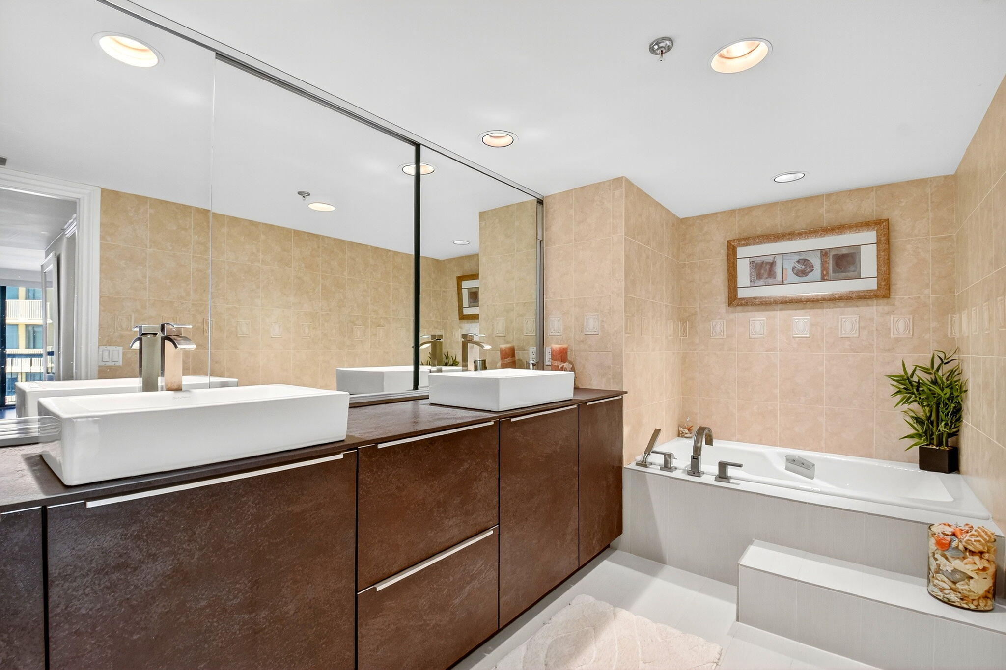 3390 South Ocean Boulevard, Unit 305 Palm Beach, FL 33480 - Photo 14 of 48 Primary Bathroom