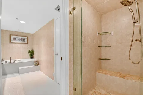 $1,395,000 | 3390 South Ocean Boulevard, Unit 305, Palm Beach, FL 33480