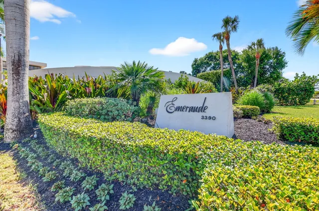 $1,395,000 | 3390 South Ocean Boulevard, Unit 305, Palm Beach, FL 33480