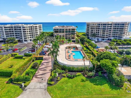 $1,395,000 | 3390 South Ocean Boulevard, Unit 305, Palm Beach, FL 33480