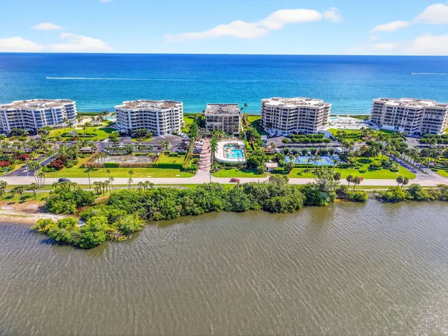 $1,395,000 | 3390 South Ocean Boulevard, Unit 305, Palm Beach, FL 33480