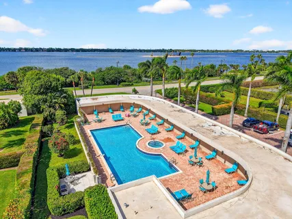 $1,395,000 | 3390 South Ocean Boulevard, Unit 305, Palm Beach, FL 33480