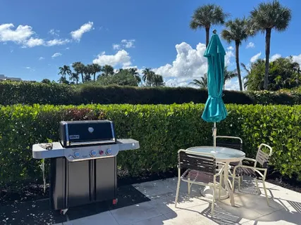 $1,395,000 | 3390 South Ocean Boulevard, Unit 305, Palm Beach, FL 33480