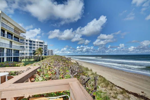 $1,395,000 | 3390 South Ocean Boulevard, Unit 305, Palm Beach, FL 33480