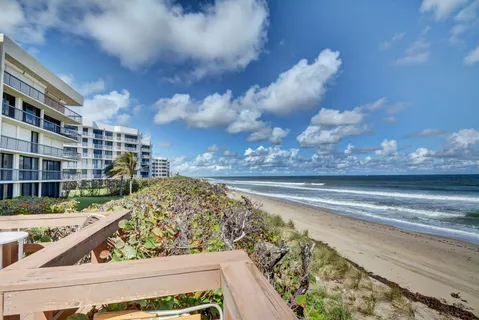 $1,395,000 | 3390 South Ocean Boulevard, Unit 305, Palm Beach, FL 33480