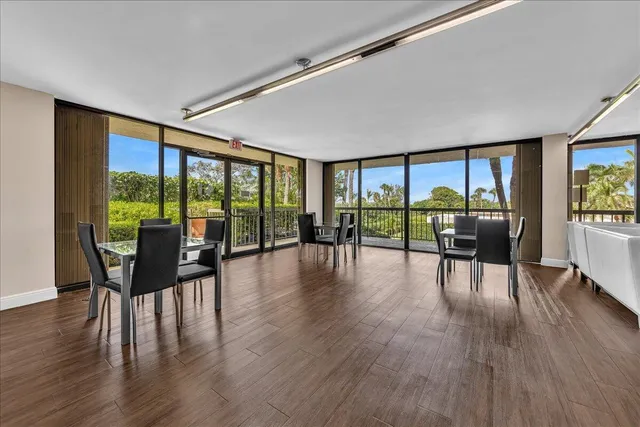 $1,395,000 | 3390 South Ocean Boulevard, Unit 305, Palm Beach, FL 33480