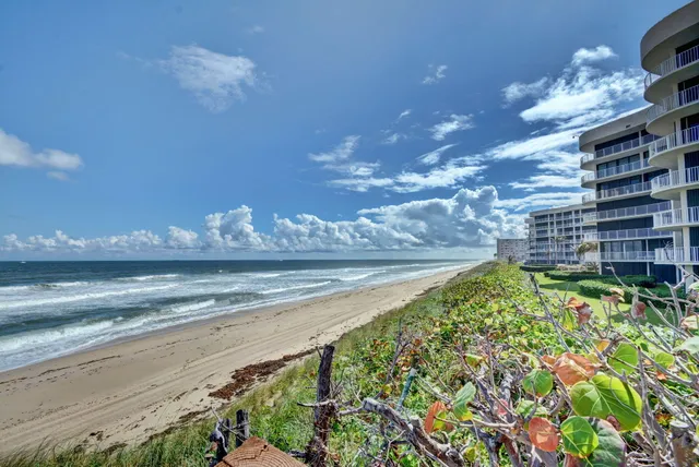 $1,395,000 | 3390 South Ocean Boulevard, Unit 305, Palm Beach, FL 33480