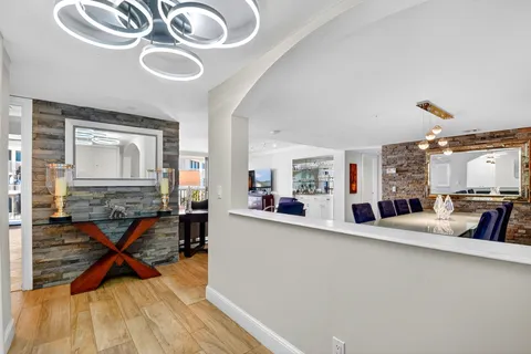 $1,395,000 | 3390 South Ocean Boulevard, Unit 305, Palm Beach, FL 33480