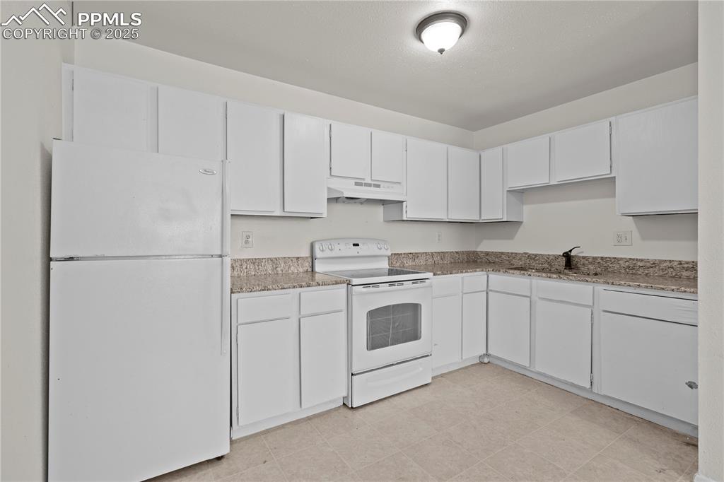 1712 Hampton South Colorado Springs, CO 80906 - Photo 6 of 22 Unit 1 Kitchen