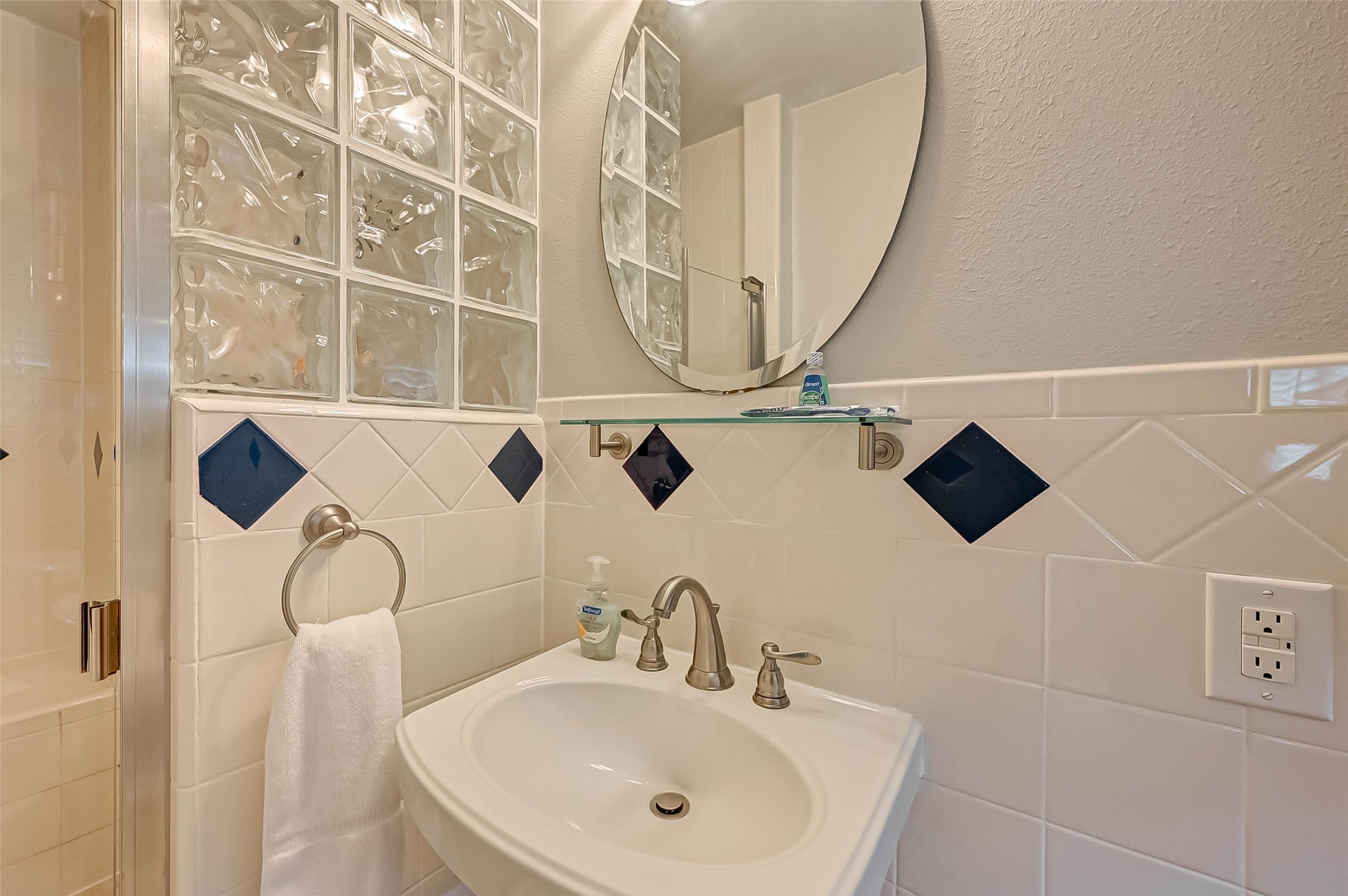 6119 Reamer Street Houston, TX 77074 - Photo 27 of 33 a bathroom with a sink and a mirror