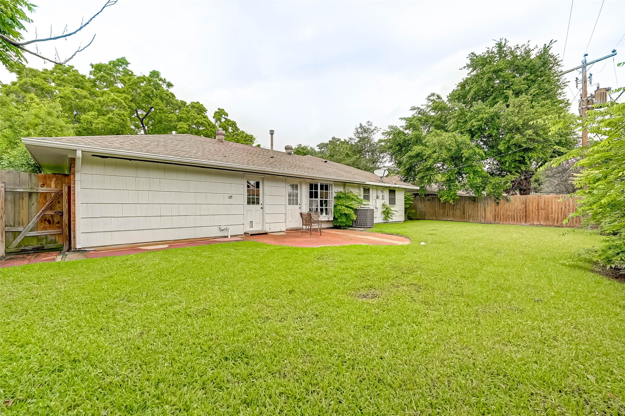 6119 Reamer Street Houston, TX 77074 - Photo 31 of 33 a front view of house with yard and green space